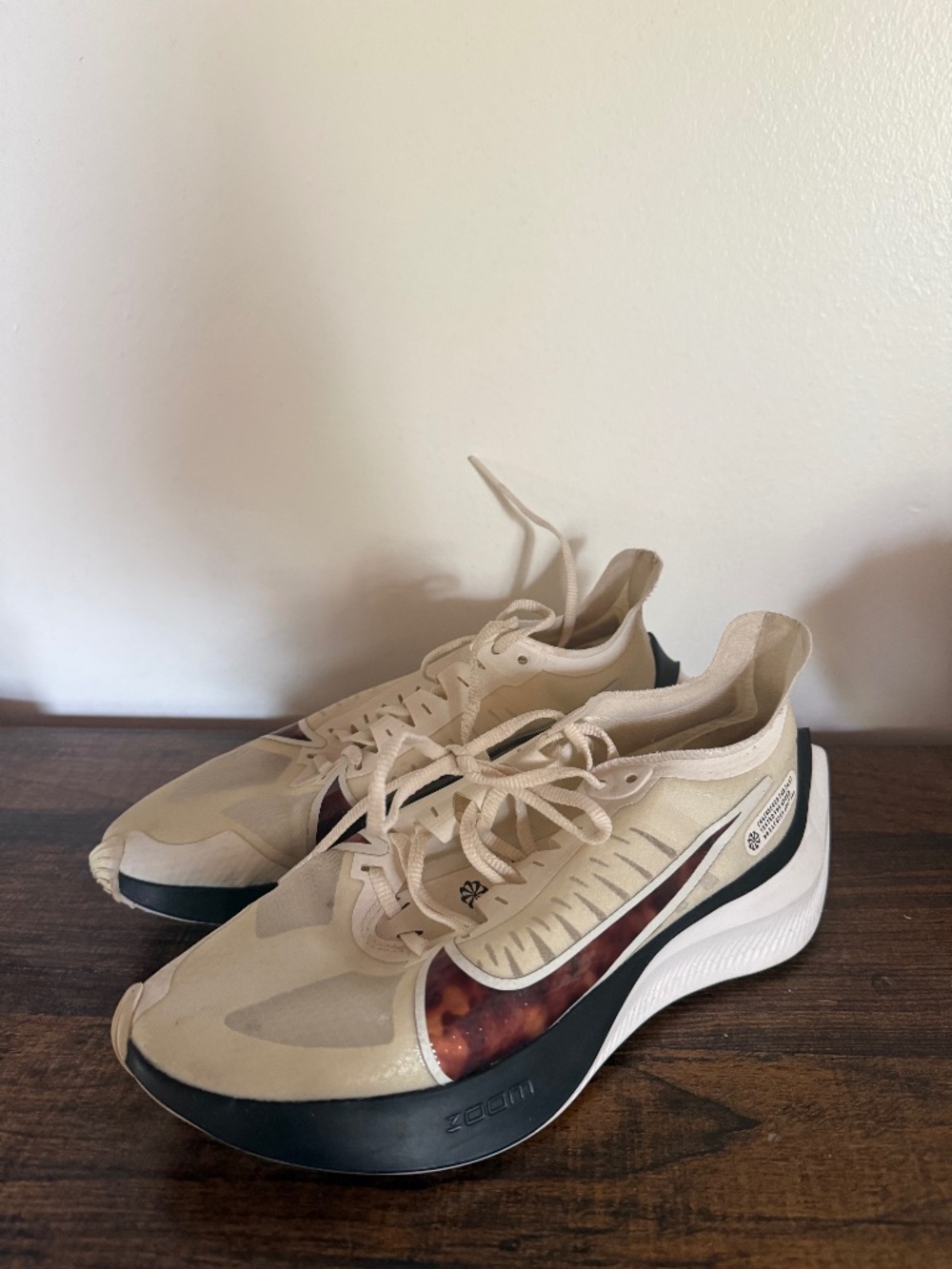 Nike Womens Zoom Gravity Mesh Printed Running Shoes Ivory Tortoiseshell